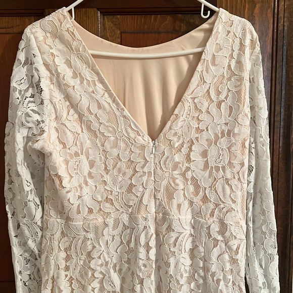 Lulus wedding dress w train - Picture 4 of 5